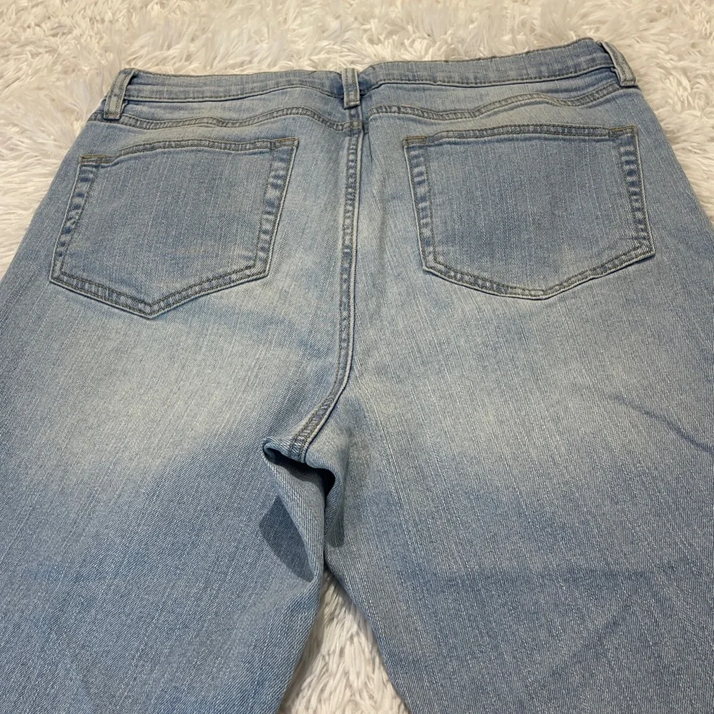 D&CO Classic Light Blue Cropped Women's Jeans SIZE 12 distressed